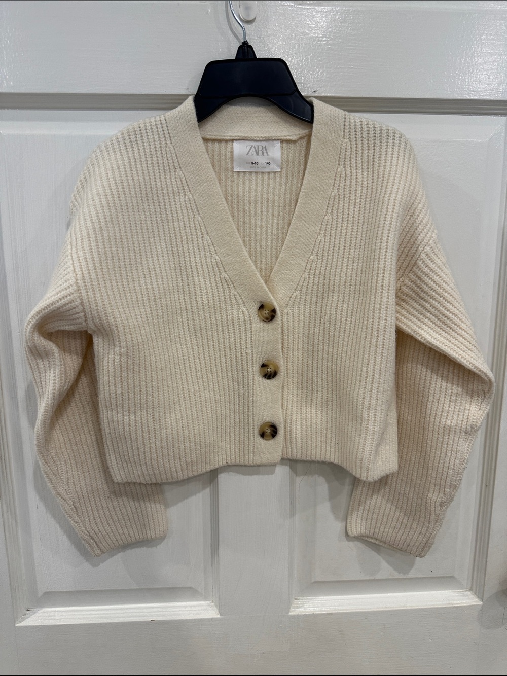 ZARA Cream Ribbed Cropped Button Cardigan
Size 9/10